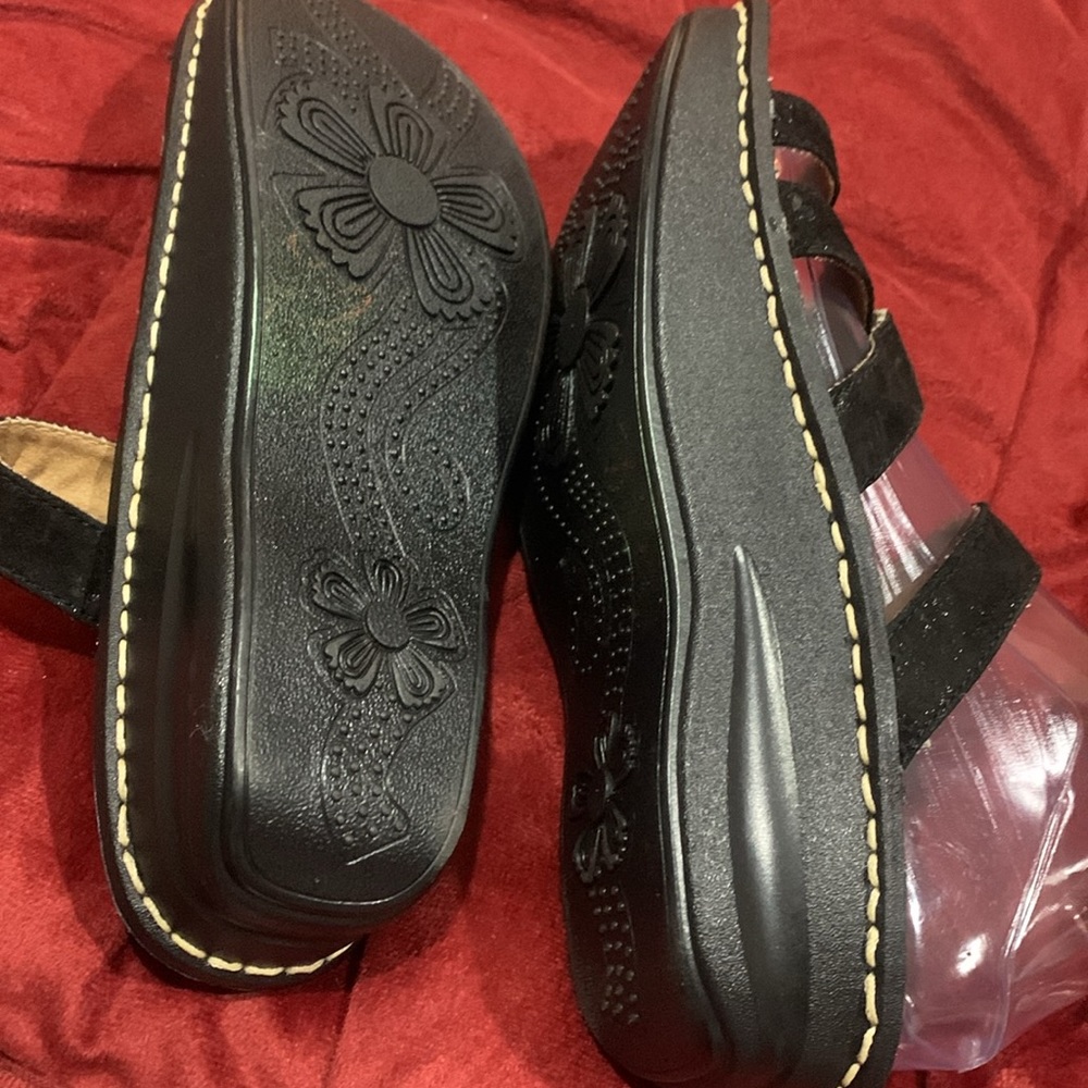 Sandals - Picture 5 of 6